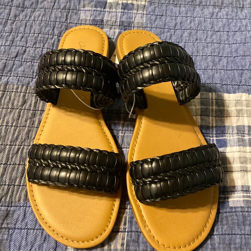 Universal thread sandals